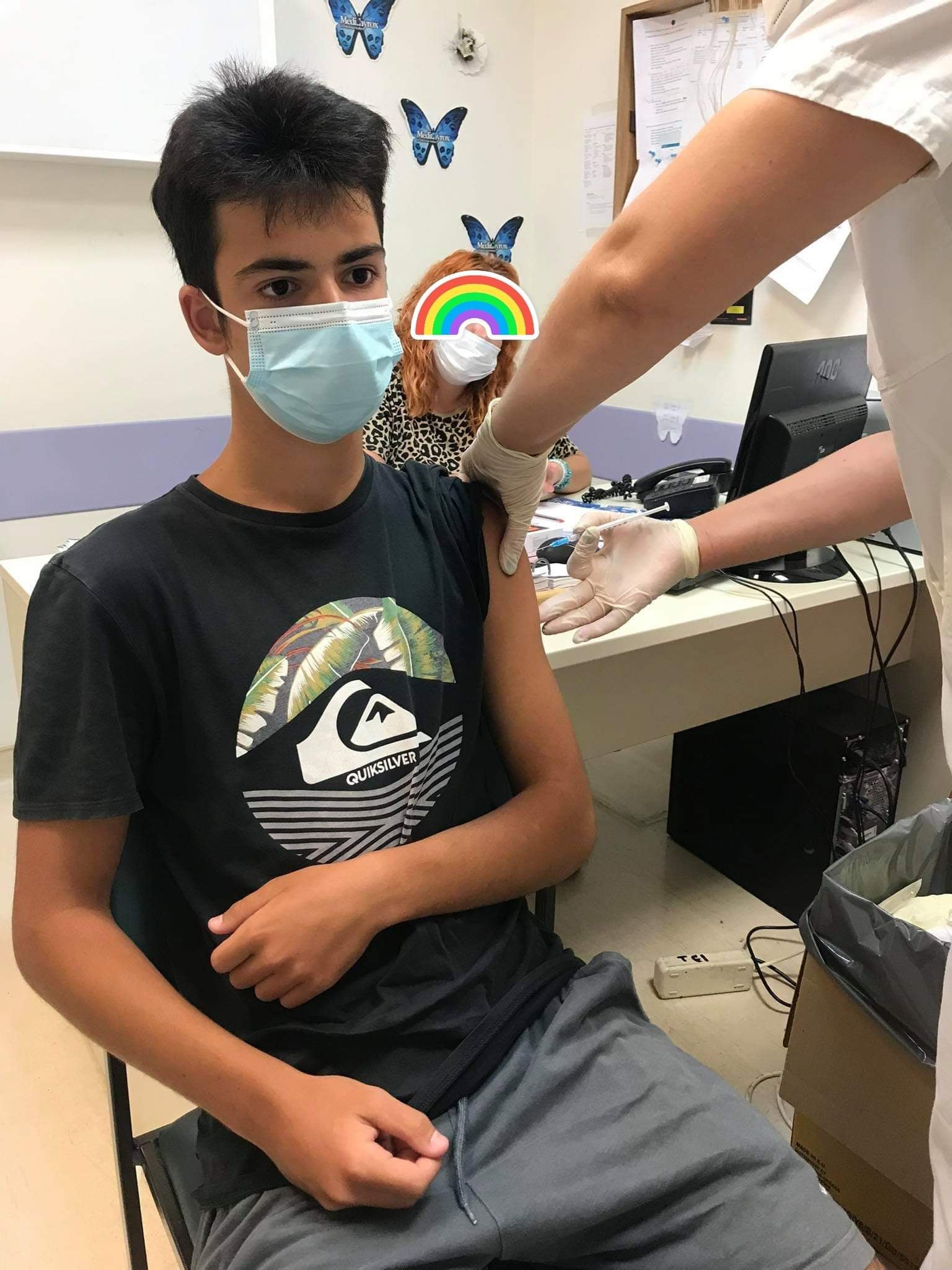 Ο 15χρονος γιος Πατρινού βουλευτή εμβολιάστηκε