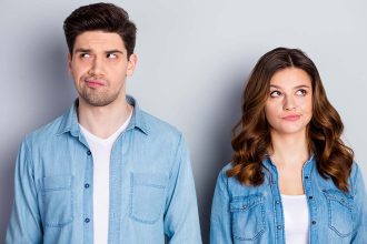 Σχέσεις: Αισθάνεστε ότι σας κρύβει ο σύντροφός σας; Ανακαλύψτε το stashing