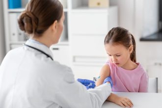 Το εμβόλιο κατά του κορωνοϊού σε παιδιά μειώνει τις πιθανότητες long Covid