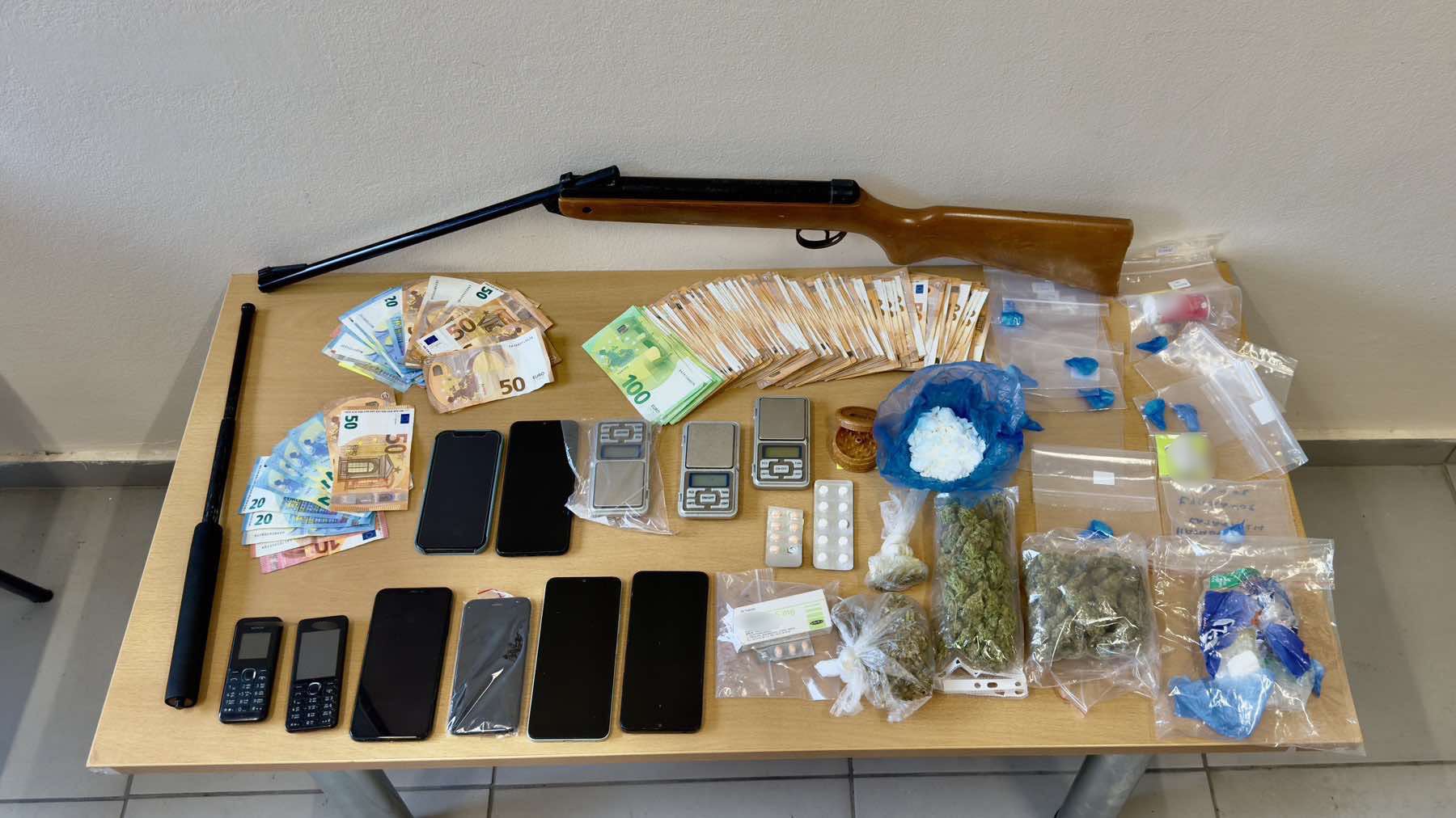 Πάτρα: Πώς γινόταν η διακίνηση των ναρκωτικών από την σπείρα - Δρούσαν επί 7 μήνες - Ανακοίνωση της ΕΛ.ΑΣ