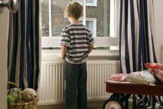 Μήπως μένετε μαζί λόγω του παιδιού;