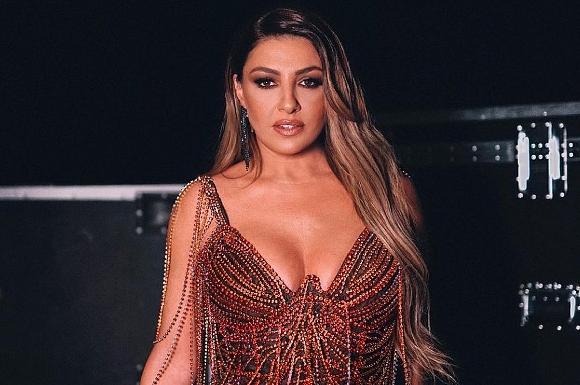 Έλενα Παπαρίζου: Σκέφτηκα να σταματήσω το τραγούδι όταν έπαθα κατάθλιψη