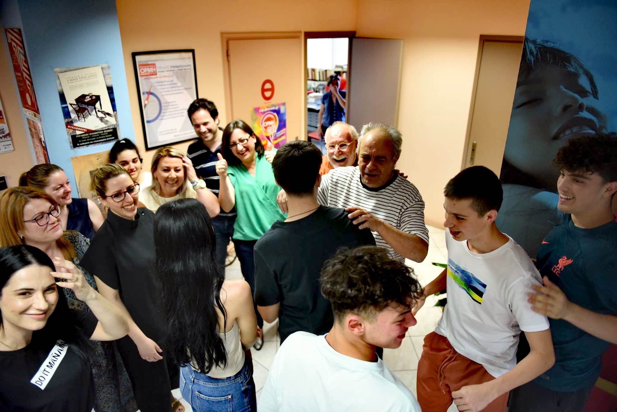 Θέμα πανελληνίων στα διαγωνίσματα των φροντιστηρίων ΟΡΜΗ: Πανηγυρίζουν οι μαθητές των εκπαιδευτηρίων