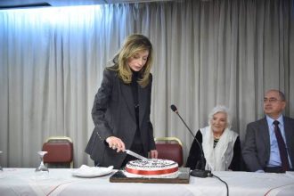 Η Αντιδήμαρχος Βίβιαν Σαμούρη στην πίτα της Ελληνικής Αντικαρκινικής Εταιρείας