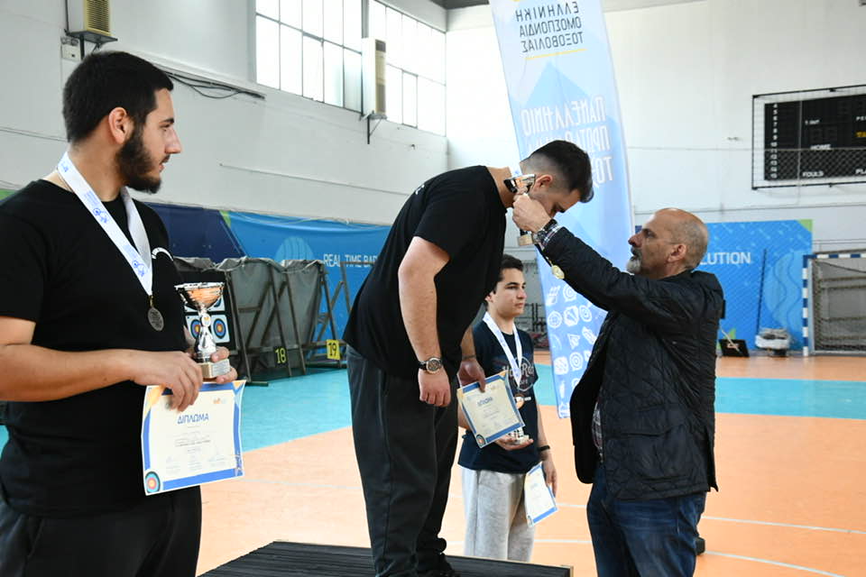 Ο Χαράλαμπος Μπονάνος πήγε ...για τοξοβολία