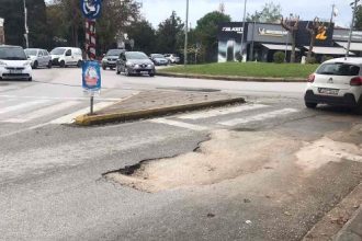 Πάτρα: Μια λακούβα - παγίδα