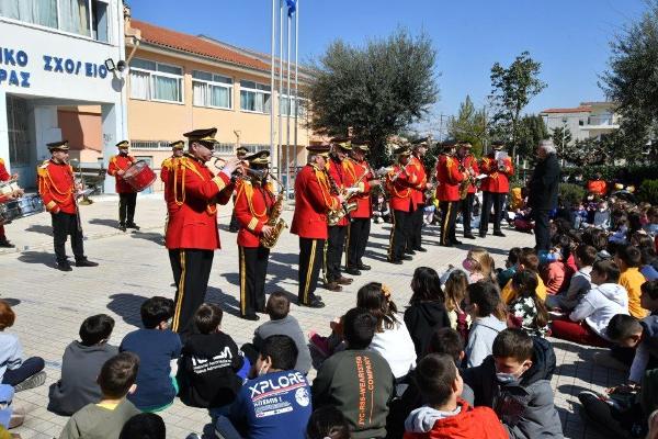 Η δημοτική μπάντα ...πήγε σχολείο