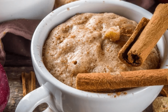 Η πιο εύκολη μηλόπιτα μέσα σε κούπα, έτοιμη σε 5 λεπτά