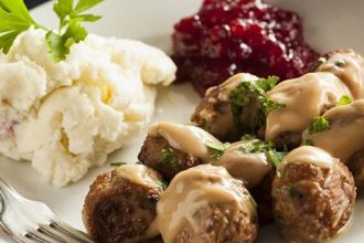 Σουηδικά κεφτεδάκια με πουρέ