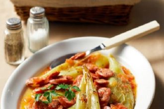 Κλασικό σπεντζοφάι με βολιώτικο λουκάνικο