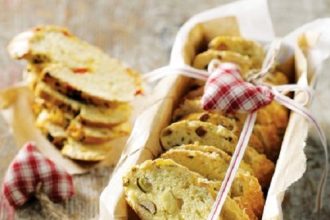 Παξιμαδάκια αλμυρά σε δύο εκδοχές