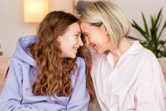 10 tips για να μεγαλώσετε χαρούμενα παιδιά από τον πιο ευτυχισμένο λαό του κόσμου