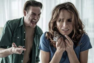 Γυναικοκτονίες: Το ψυχολογικό προφίλ του δράστη - Πότε μια γυναίκα κινδυνεύει περισσότερο