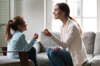 Ο ψυχολογικός παράγοντας που δυσκολεύει την επικοινωνία μητέρας - παιδιού