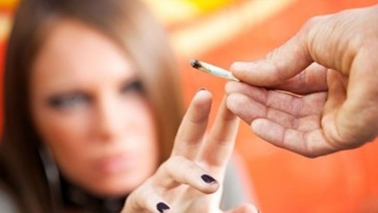 Η απουσία του γονιού σπρώχνει τα παιδιά σε καταχρήσεις