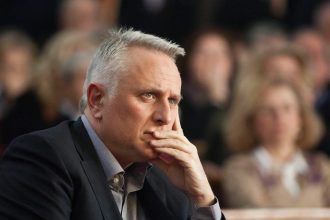 Ο Γιάννης Ραγκούσης καταγγέλλει ότι παραβίασαν το σπίτι του στην Πάρο