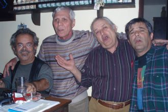 «Σούσουρο»: Και παραδοσιακό και διεθνές- Το μαγαζί του Ηλία είναι 33 ετών και «συστεγάζει» τους γίγαντες και τη σαρδέλα με τον σολωμό ποσέ και τη σαλάτα κινόα