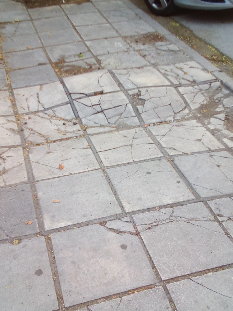 Ανακατασκευή πεζοδρομίων στη δημοτική ενότητα Ρίου