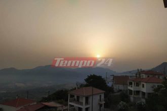 Ο ήλιος ανατέλλει πίσω από τους καπνούς στην πολύπαθη Ηλεία