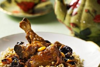 Αρνάκι με δαμάσκηνα και τσάι κανέλας