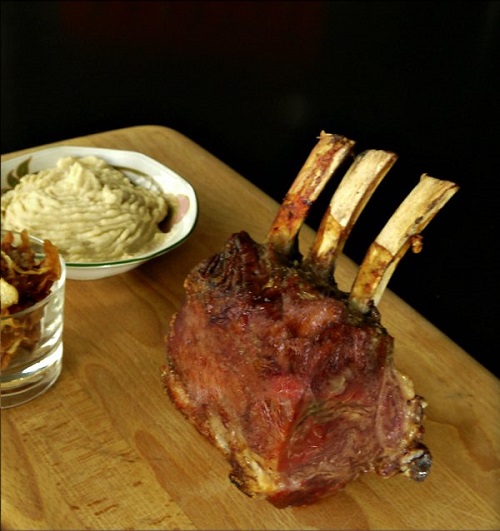 Μοσχαρίσιο καρέ με πουρέ καρότου