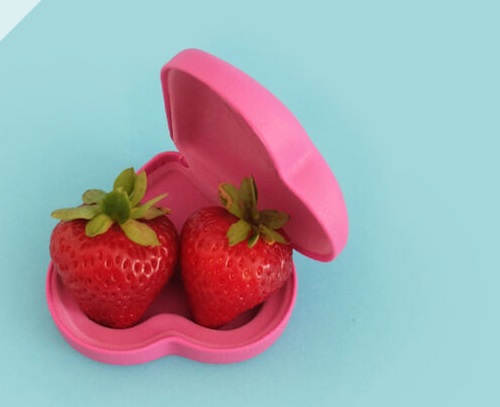 Δες πως θα φτιάξεις μόνη σου ένα lip balm φράουλα!