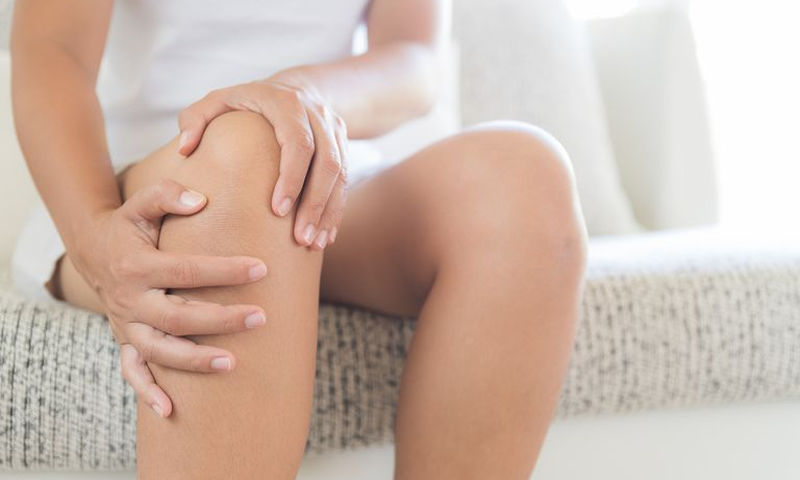 Νυχτερινές κράμπες στα πόδια: Όλες οι πιθανές αιτίες