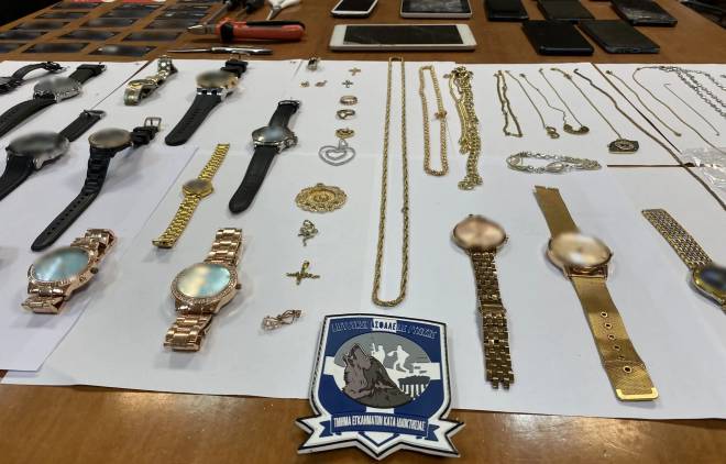 Στη φάκα της ΕΛ.ΑΣ εγκληματική οργάνωση που άδειαζε σπίτια σε Αττική και Αχαΐα - Πάνω από 100.000 η λεία των δραστών (ΦΩΤΟ)