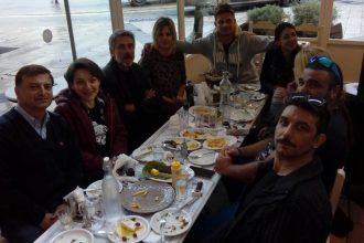 Στην ουζερί "ΠΛΑΤΕΙΑ" ο Σταύρος Ζαλμάς