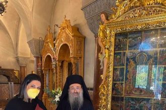 Το δώρο του Μητροπολίτη στην Πρόεδρο της Ένωσης Γυναικών