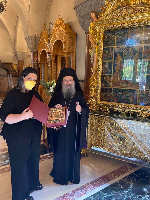 Το δώρο του Μητροπολίτη στην Πρόεδρο της Ένωσης Γυναικών