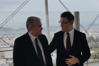 Ο Ηλίας Γκοτσόπουλος με τον Άλμπερτ Μπουρλά