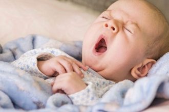 Πώς να βοηθήσετε το μωρό σας να κοιμηθεί καλύτερα