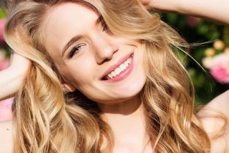 Πώς θα ανοίξεις τα μαλλιά σου φυσικά εύκολα και γρήγορα