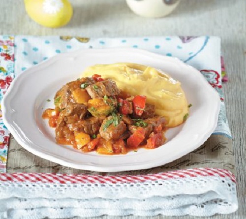 Moσχαράκι τας κεμπάπ με πιπεριές και πουρέ καρότο-πατάτα