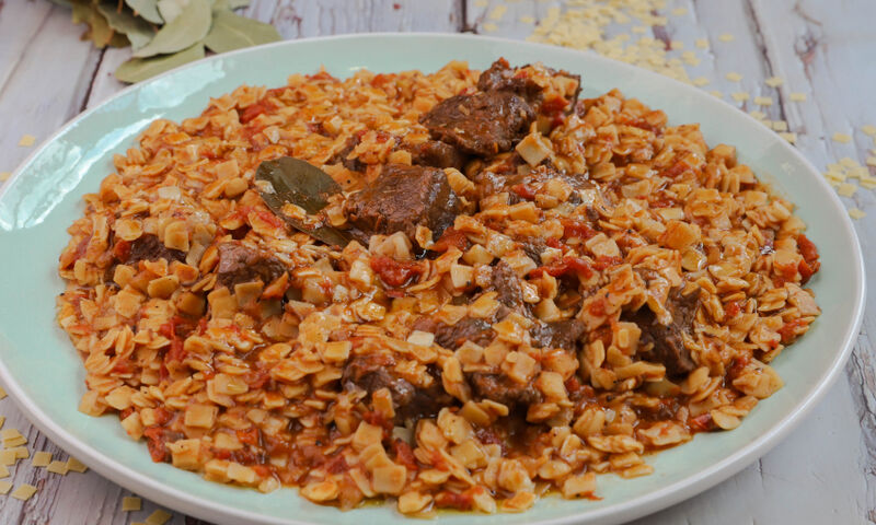 Μοσχαράκι κοκκινιστό με χυλοπιτάκια