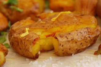 Λαχταριστές πατάτες στο φούρνο με λευκό κρασί