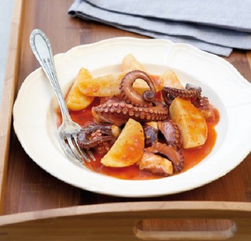 Χταπόδι κοκκινιστό με πατάτες