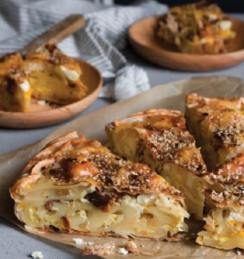 Μακαρονόπιτα με καβουρμά και τυριά