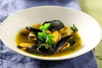 Μύδια σούπα με γλυκάνισο και σαφράν