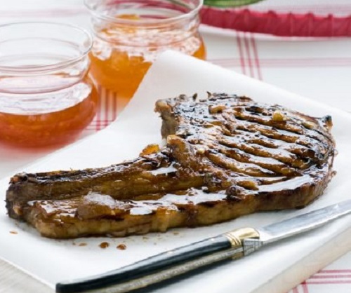 Χοιρινές μπριζόλες ψητές με γλυκόξινη μαρινάδα