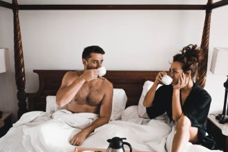 Kι όμως: Αυτή είναι η συνήθεια που καταστρέφει το σεξ σου