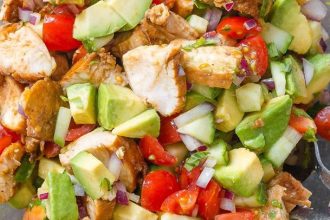 Σαλάτα με κοτόπουλο για να ξαναβρείτε τη φόρμα σας