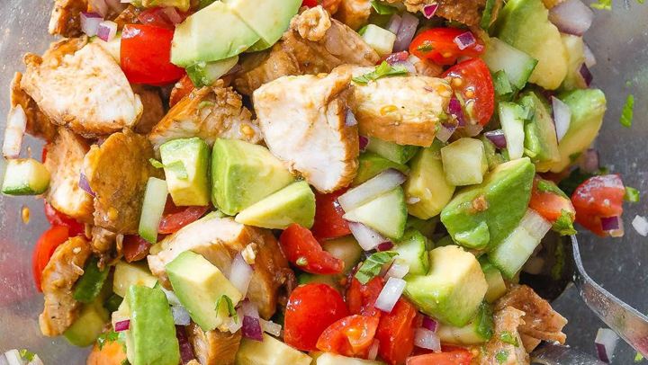Σαλάτα με κοτόπουλο για να ξαναβρείτε τη φόρμα σας