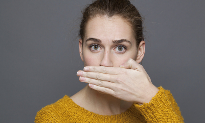 Αίτια και 5 μυστικά για να μην μυρίζει το στόμα σας