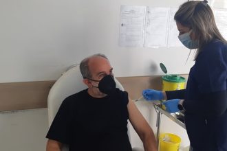 Απόστολος Κατσιφάρας: Εκανε και την 3η δόση - Το μήνυμά του