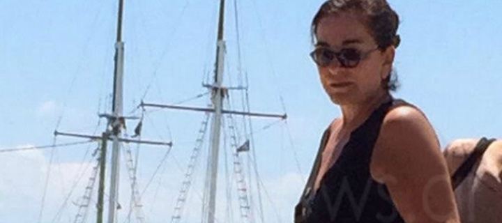 Οι βουτιές της Ντόρας Μπακογιάννη στα Χανιά