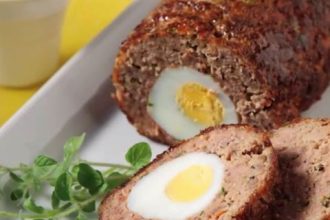 Ρολό κιμά γεμιστό με αβγά