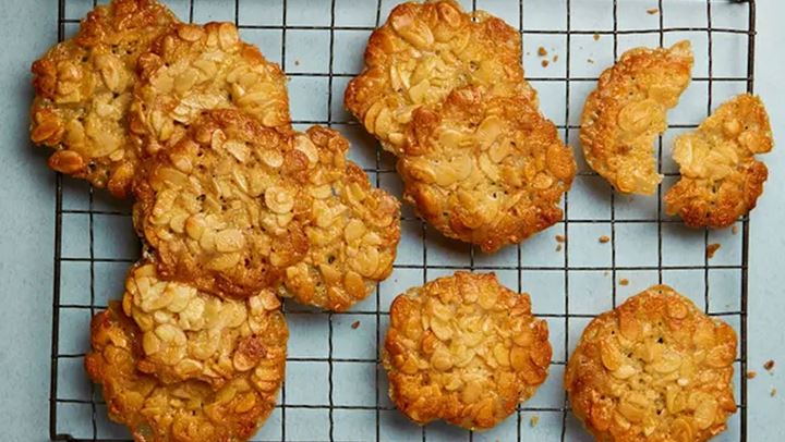 Μπισκότα με μέλι και αμύγδαλα για να συνοδεύσετε τον καφέ σας