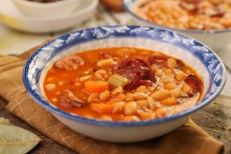 Φασολάδα με λουκάνικα